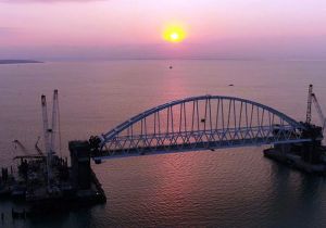 Арка моста в Крым поднята на расчётную высоту